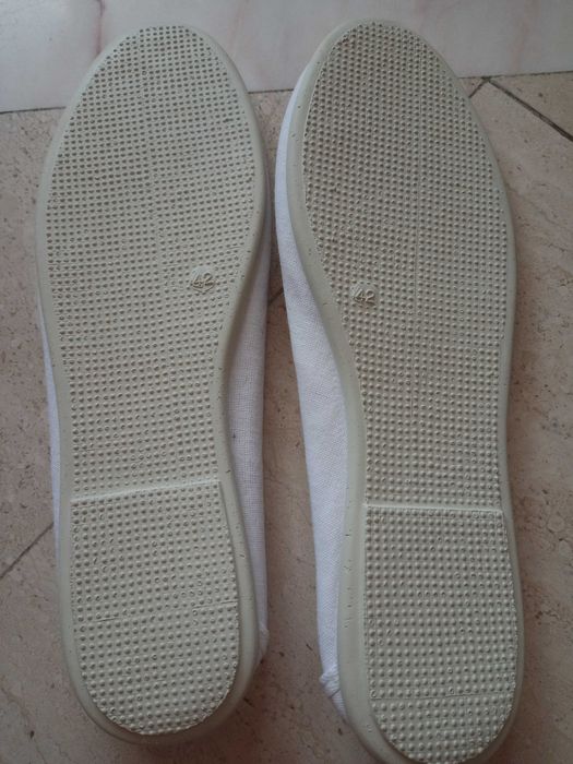 Sapatilhas de ginástica número 42 por estrear