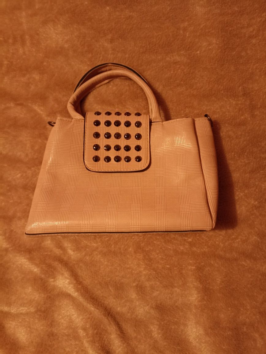 Жіноча сумка в ніжному кольорі