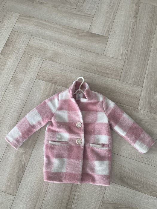 Elegancki plaszczyk dla dziewczynki 104