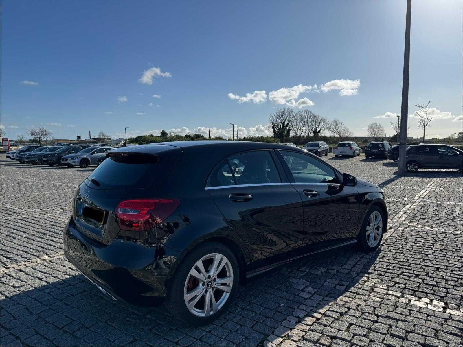 Mercedes-Benz A 180 URBAN - Poucos KM - IMACULADO