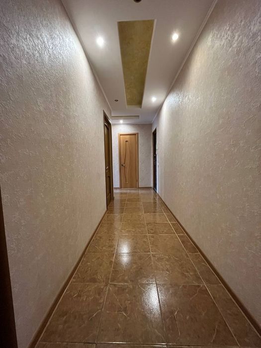 Продаж З кімнатной квартири 5 мрк.Зарічний