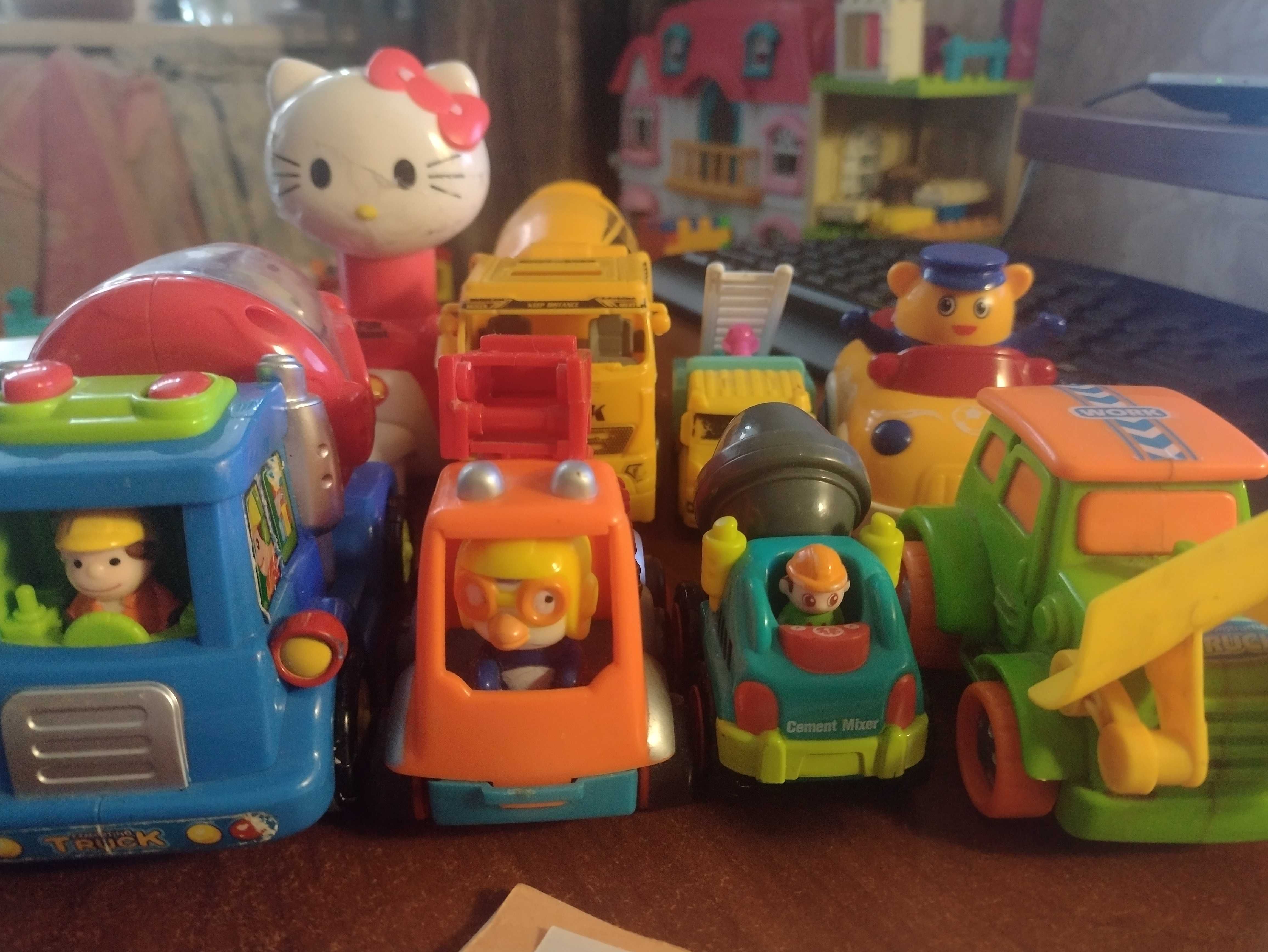 Дитячі іграшки: вантажні авто