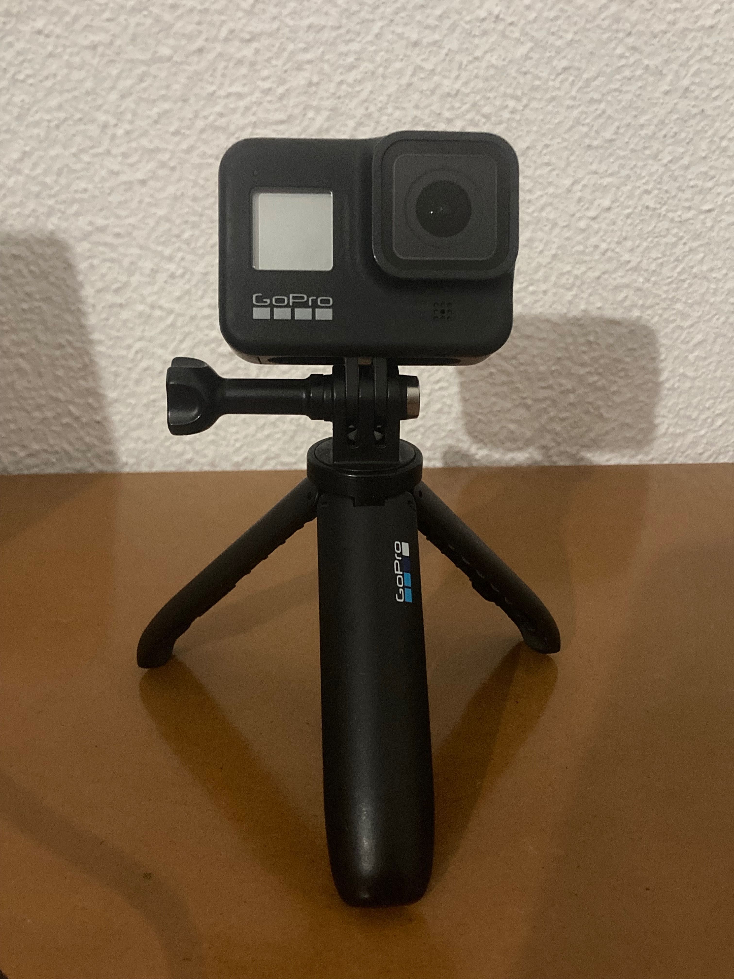 Go Pro 8 (Diversos acessórios)