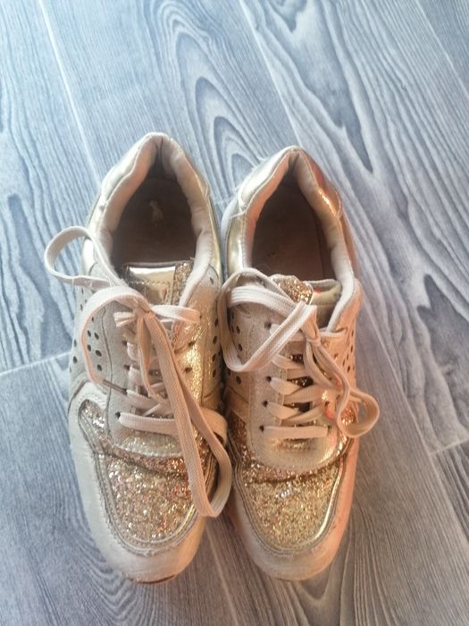 жіночі кросівки 39 розмір