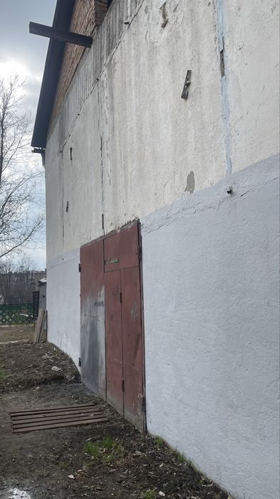 Ангар з офісними приміщеннями . Вул.С.Крушельницької .