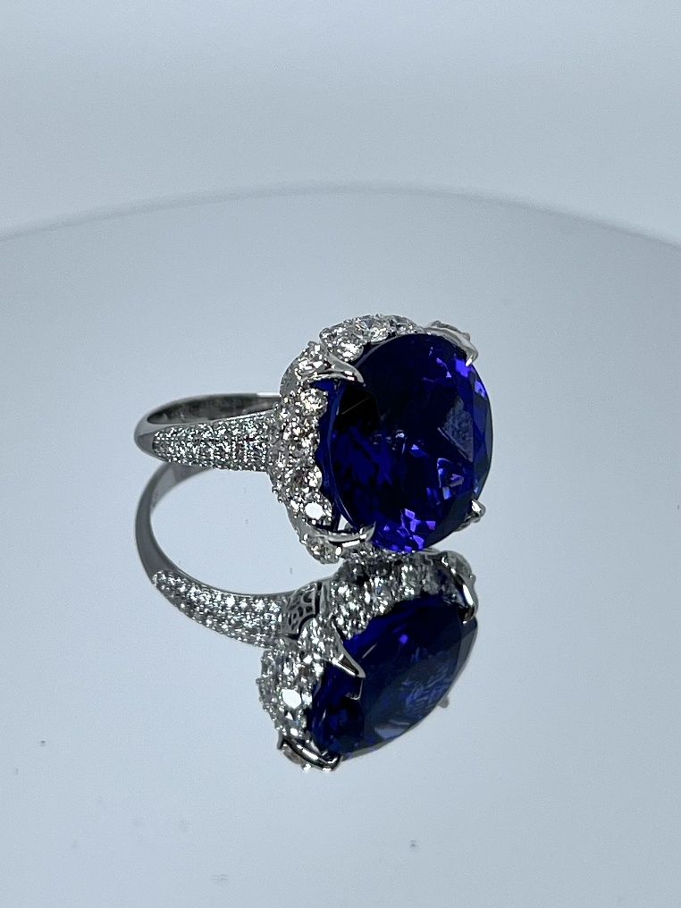 Коктельное кольцо Танзанит 15,96 ct./Бриллианты2,48 ct.