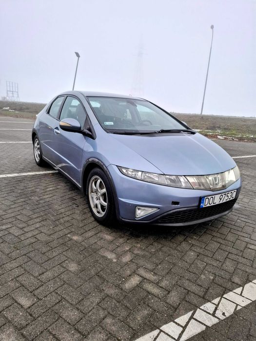 Honda Civic 8 UFO 2.2 diesel, super stan, hak, czujniki parkowania