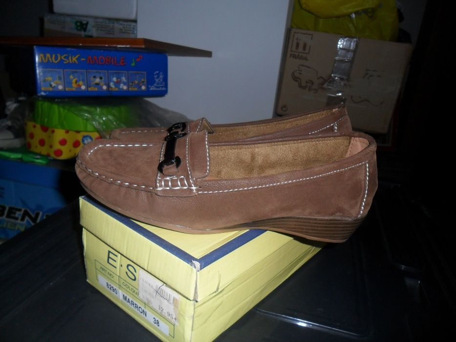 Sapatos novos, 38