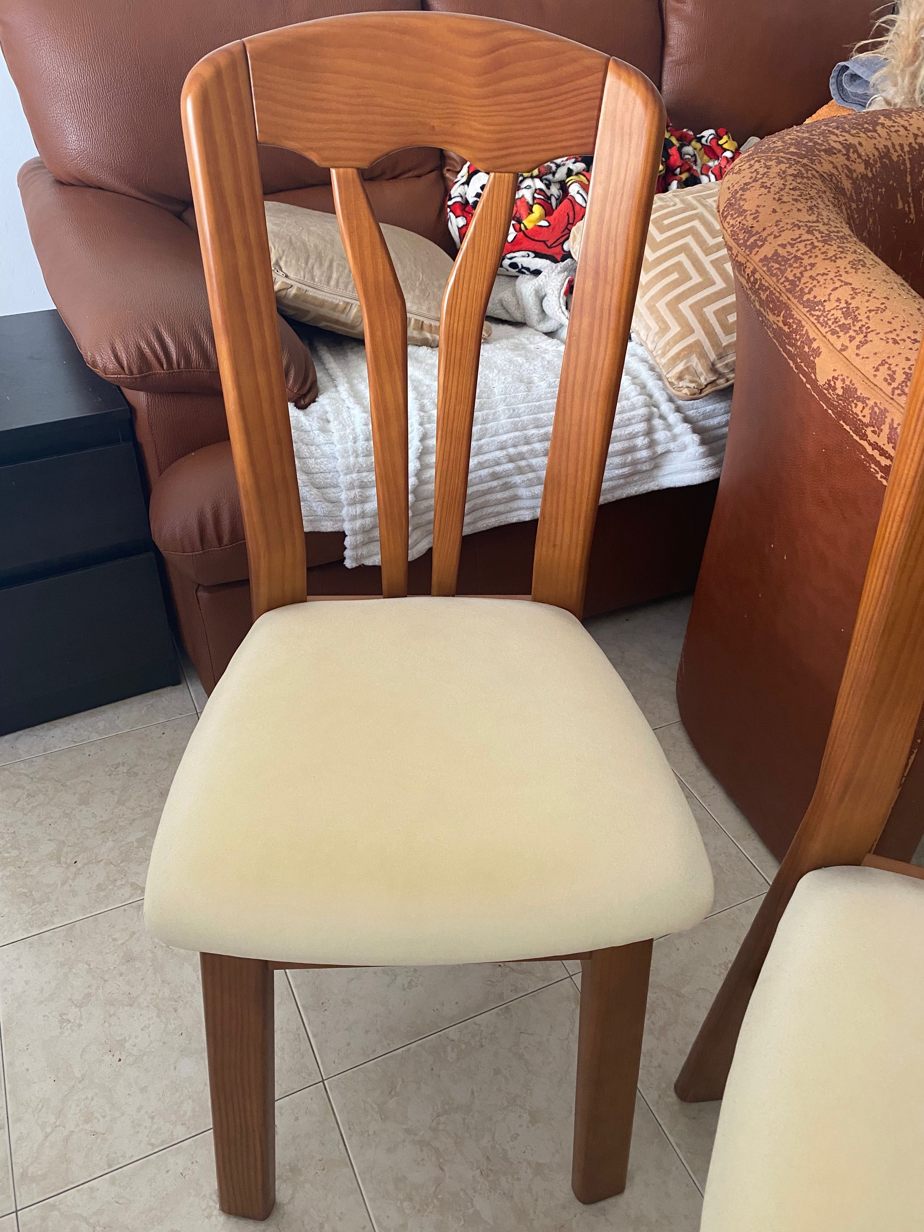 Moveis de sala com mesa de jantar