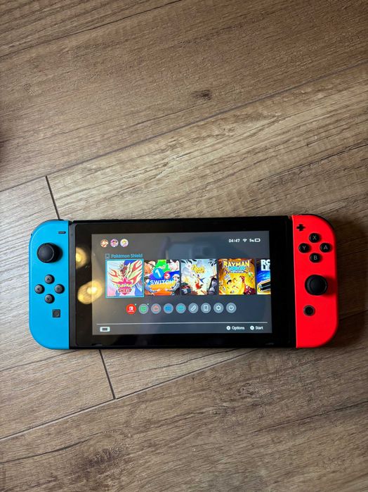 Konsola Nintendo Switch + Pad do Joycon'ów + Dock Station