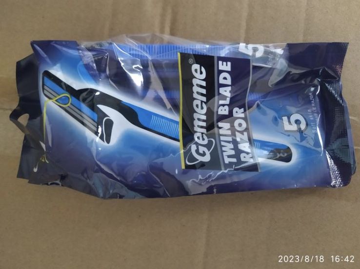 Стильна чоловіча бритва – гладке гоління без подразнень