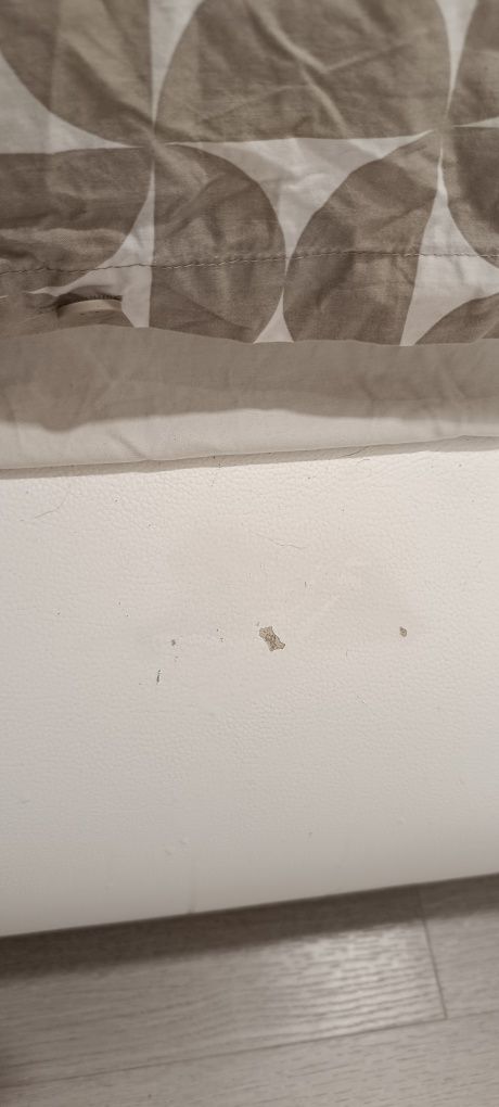 Cama de casal em pele