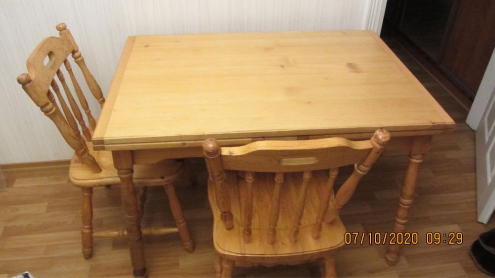 Кухонний розсувний стіл (дерево)110х75.