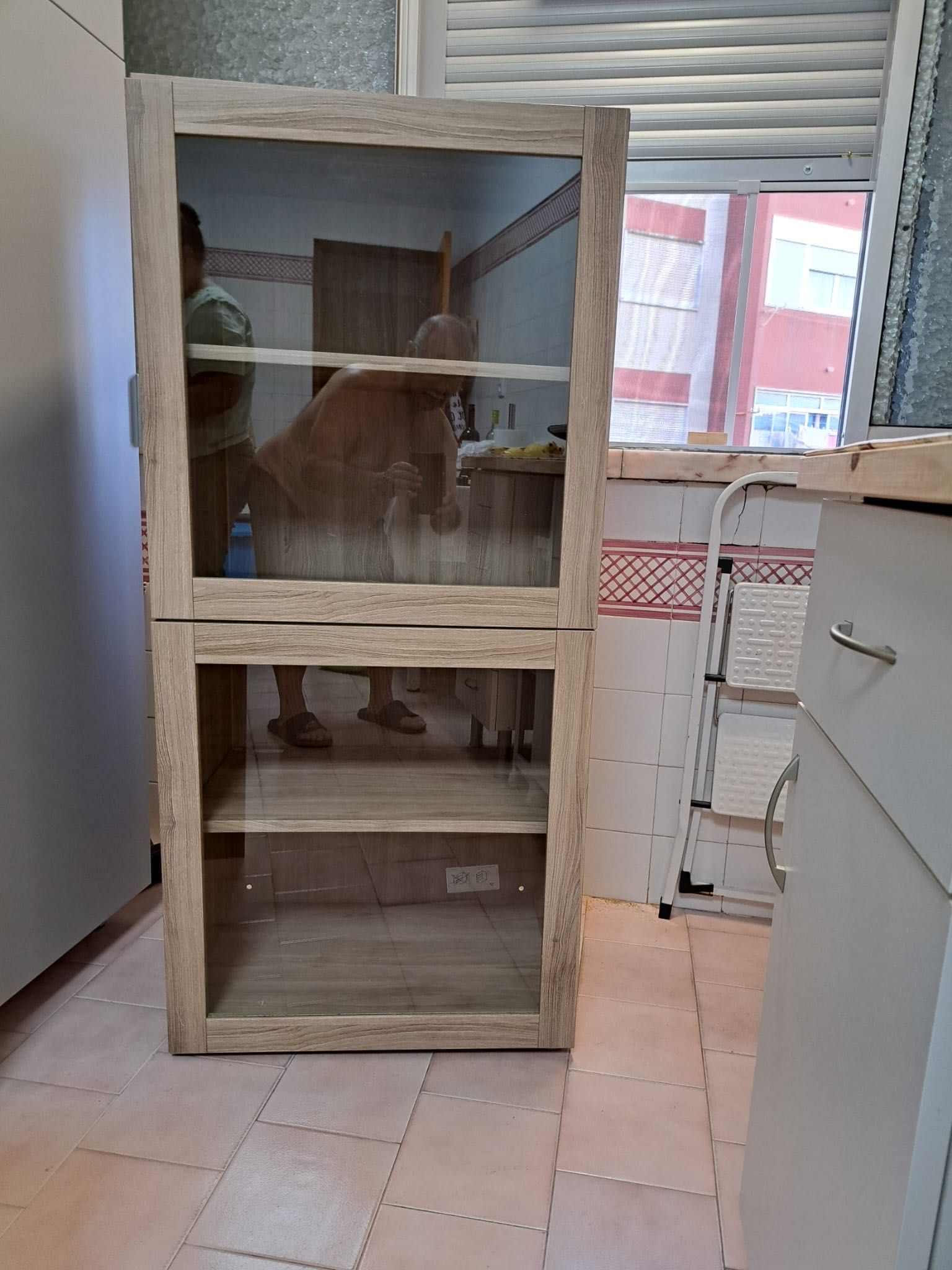Armário de 2 portas com vidro