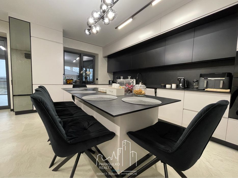 Продам шикарний будинок з меблями та приміадьною технікою