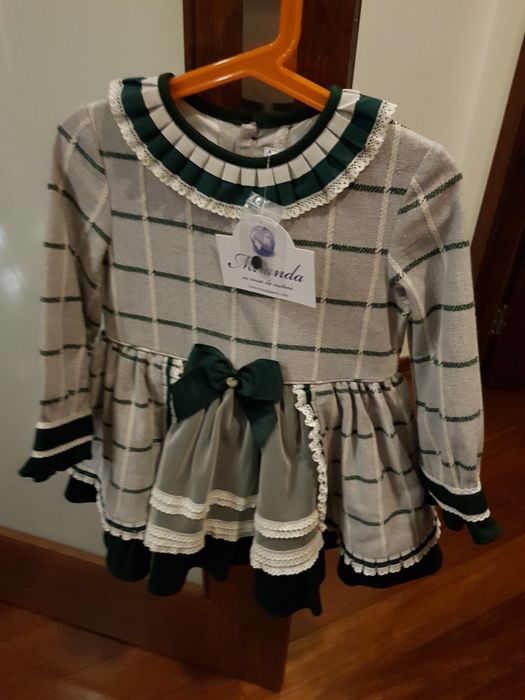 Vendo 2 vestidos da marca Miranda tamanho 4 anos novo