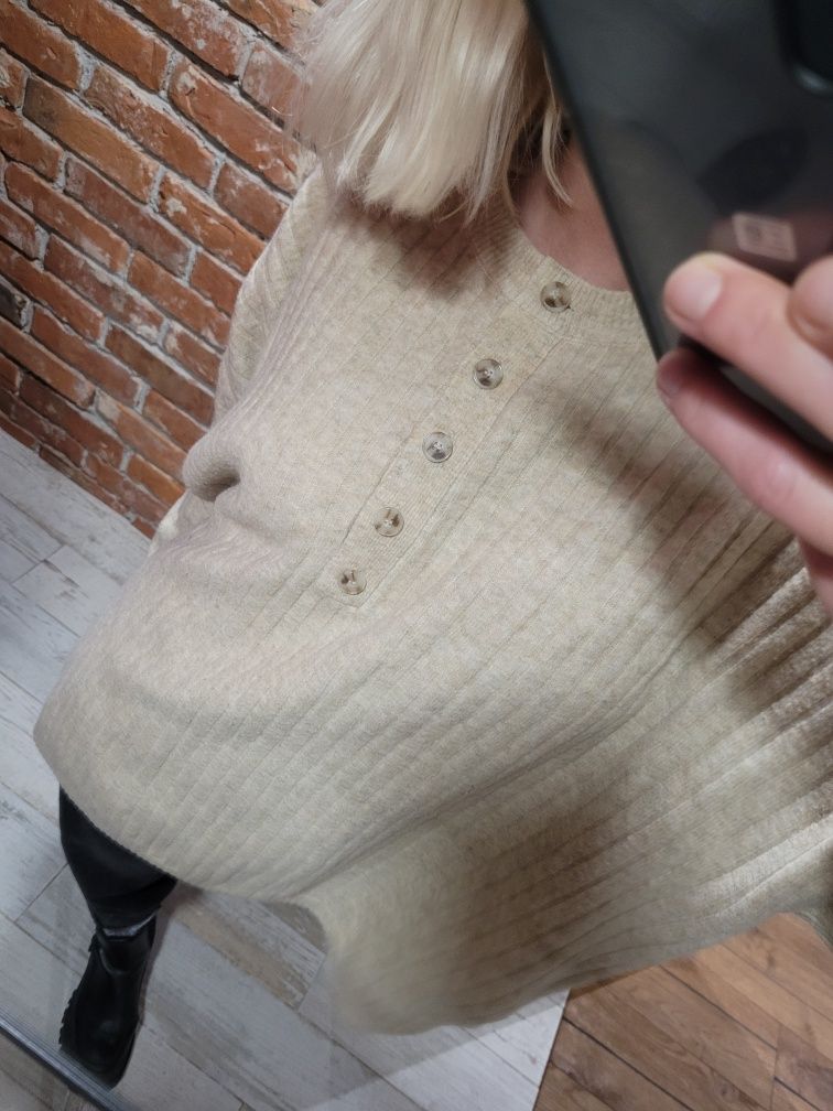 Beżowy sweter oversize guziki Zara