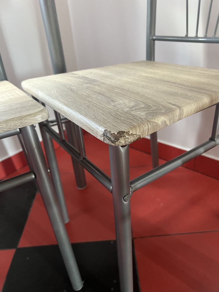 Stół kuchenny z krzesłami