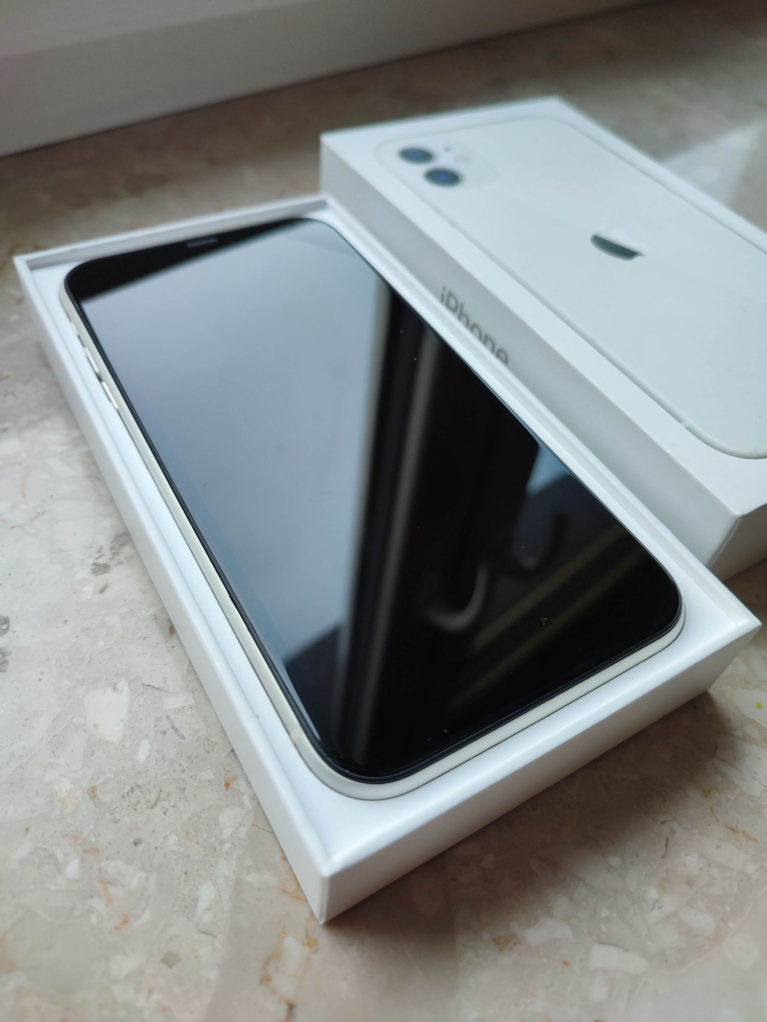 Powystawowy Apple iPhone 11 64GB Biały | Świetny stan | Smartfon