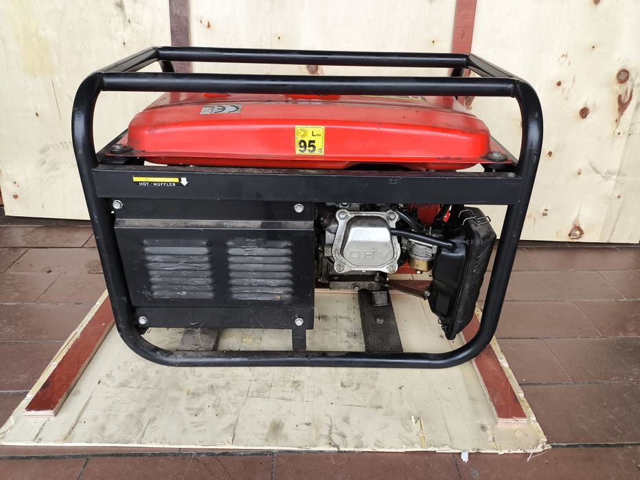 Gerador a Gasolina Maxwerx 5.5 HP (2.0 kW) - Pouquíssimo Uso e Revisão