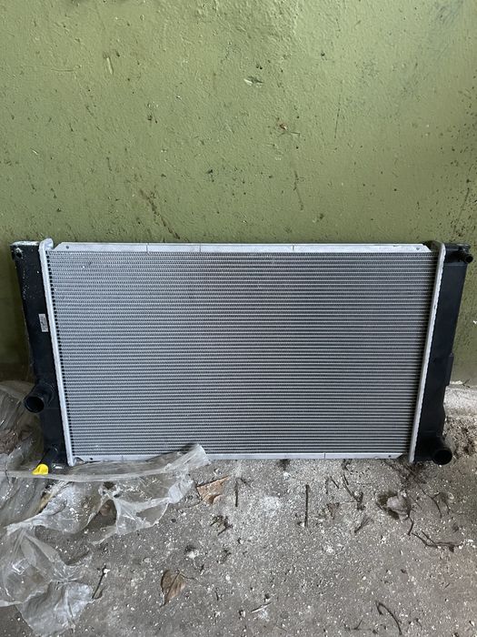 Продам радиатор охлаждения 1,8 TOYOTA PRIUS гибрид