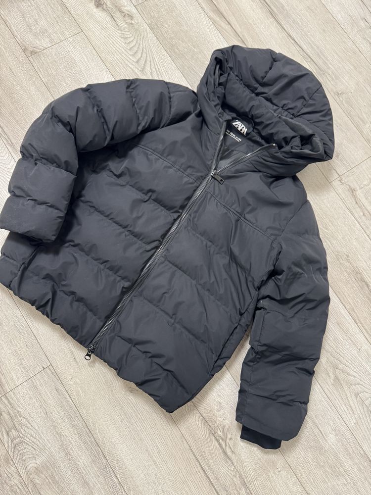 Продам хлопчачу куртку zara