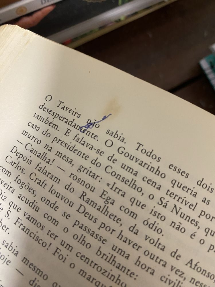 Livro os maias (edicao antiga)