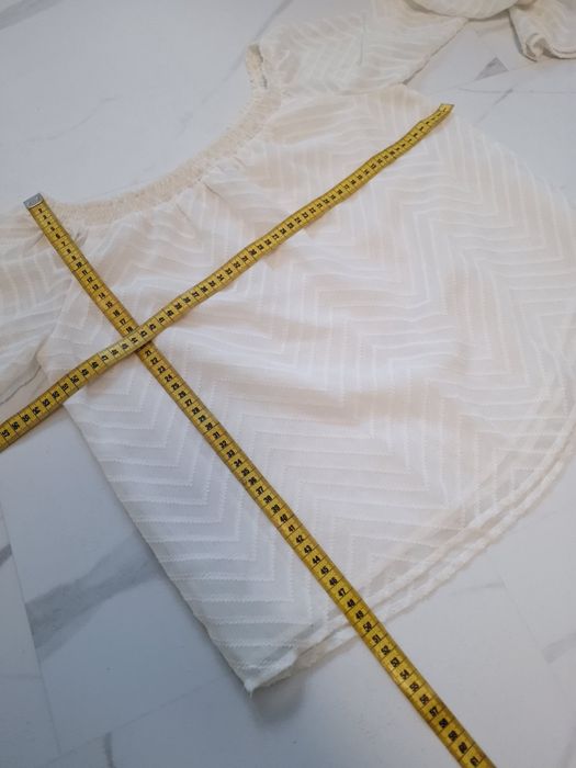 Śliczna bluzeczka S - M ecru kremowa święta koronka