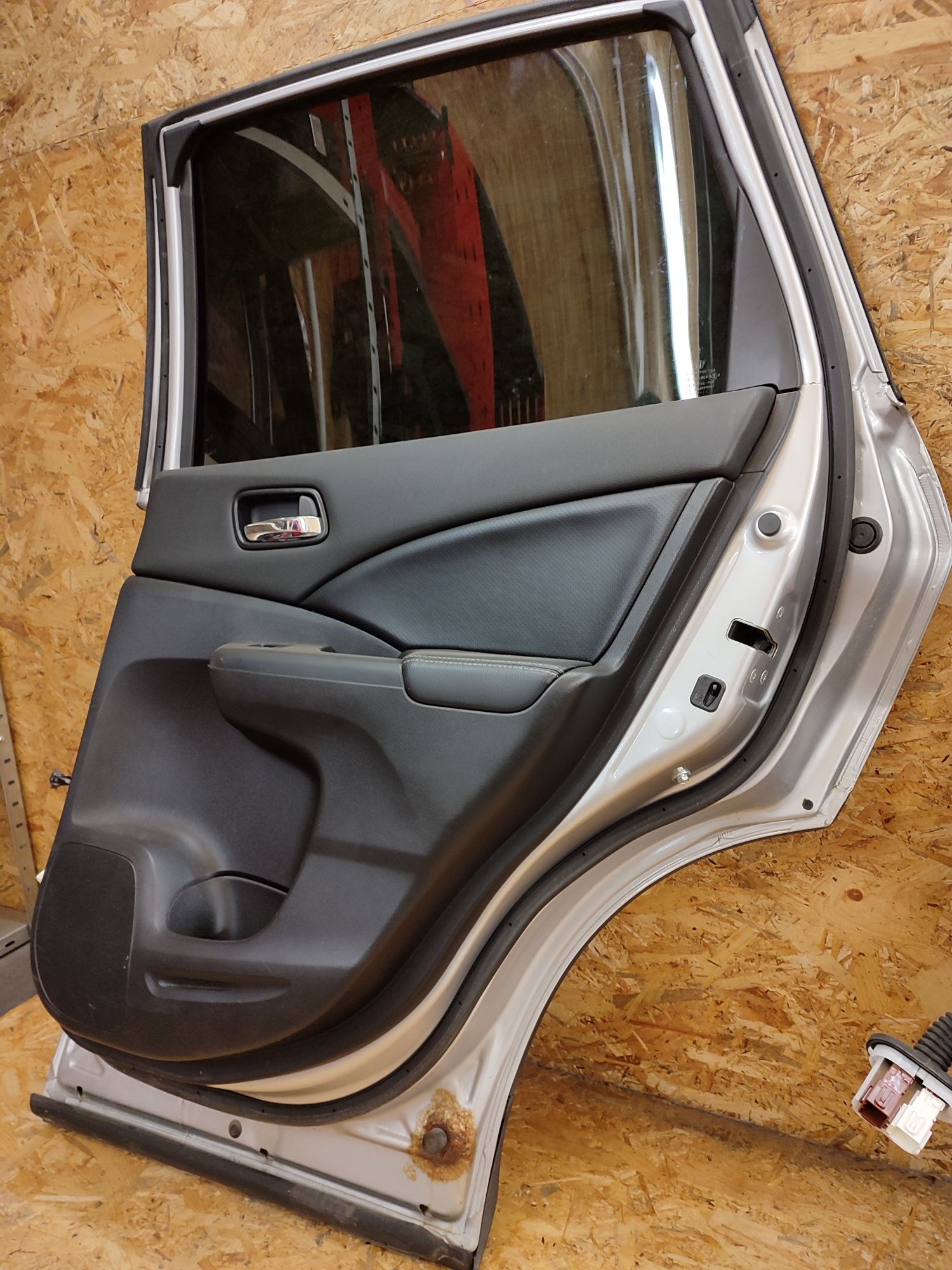 Honda CR-V IV drzwi prawy tył kompletne