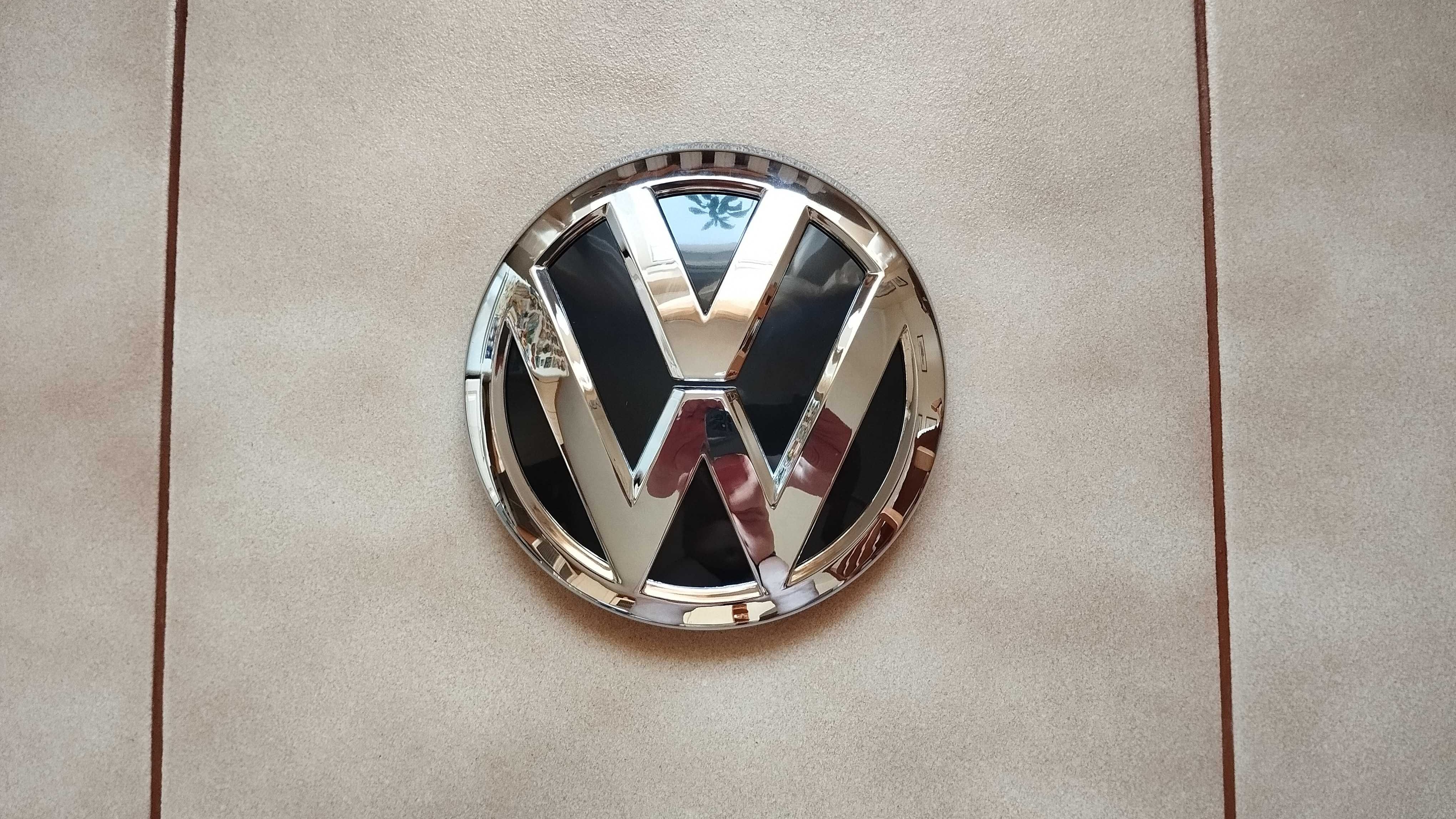 Эмблема решетки радиатора VW Passat CC  B6 B7  Tiguan Golf Touareg
