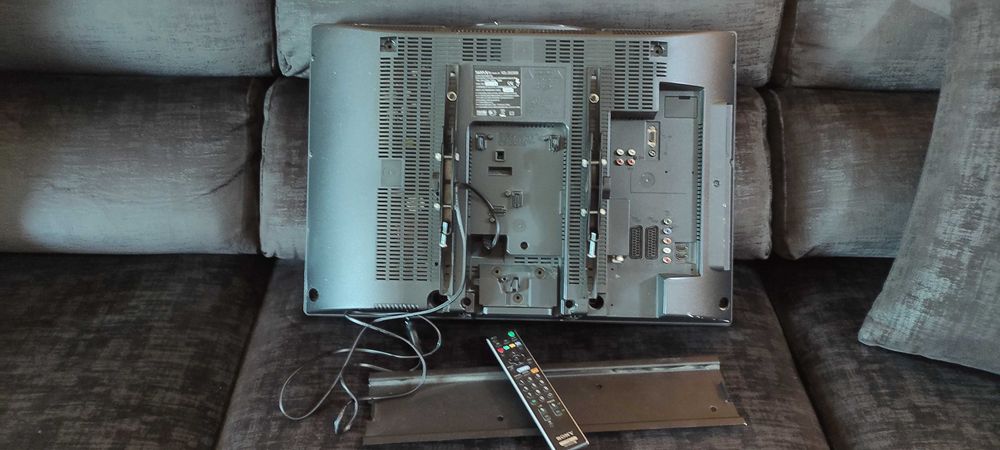 TV Sony a cores ecrã de 64 polegadas