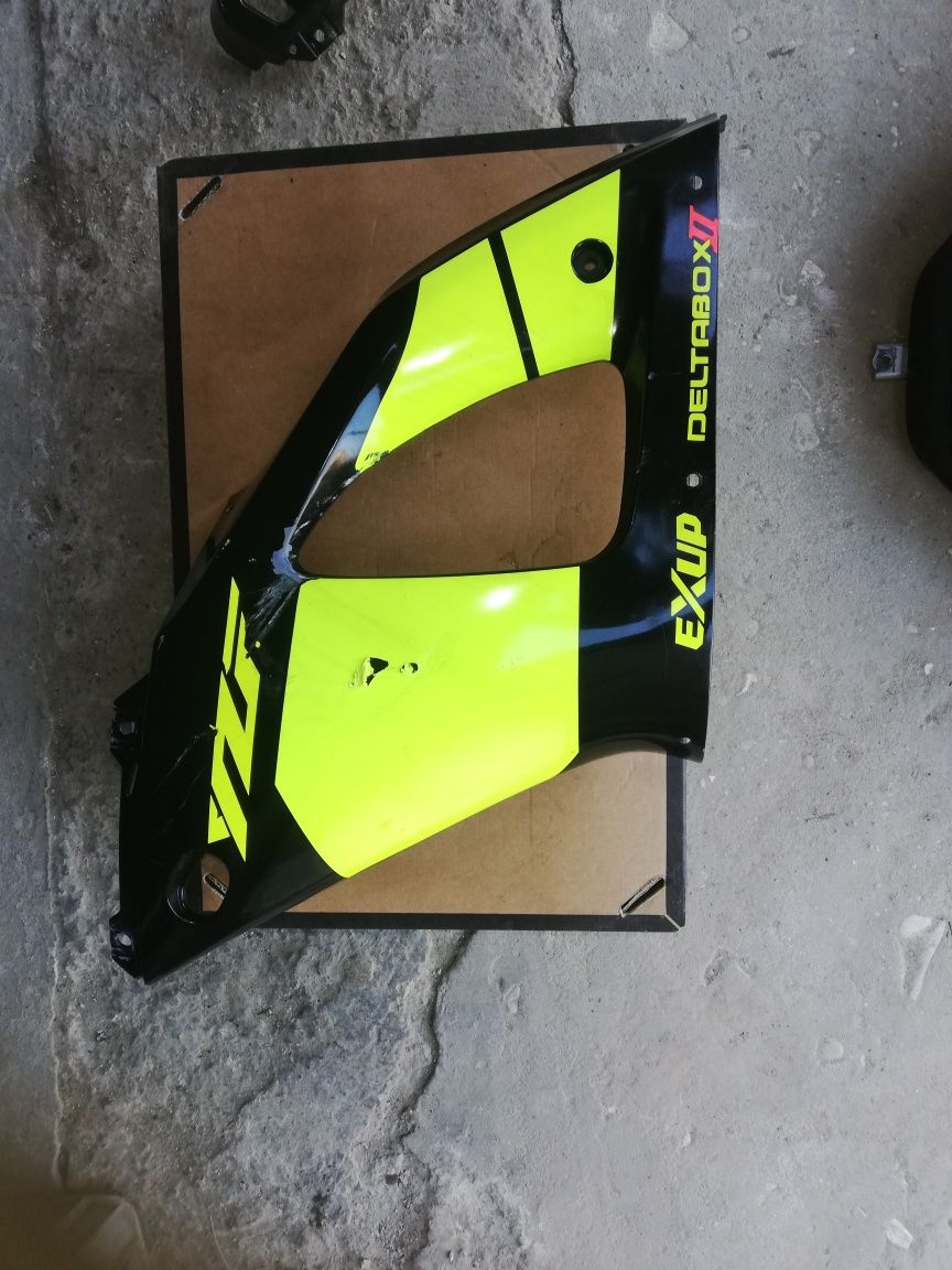 Yamaha R1 rn 04 bok owiewka lewa plug
