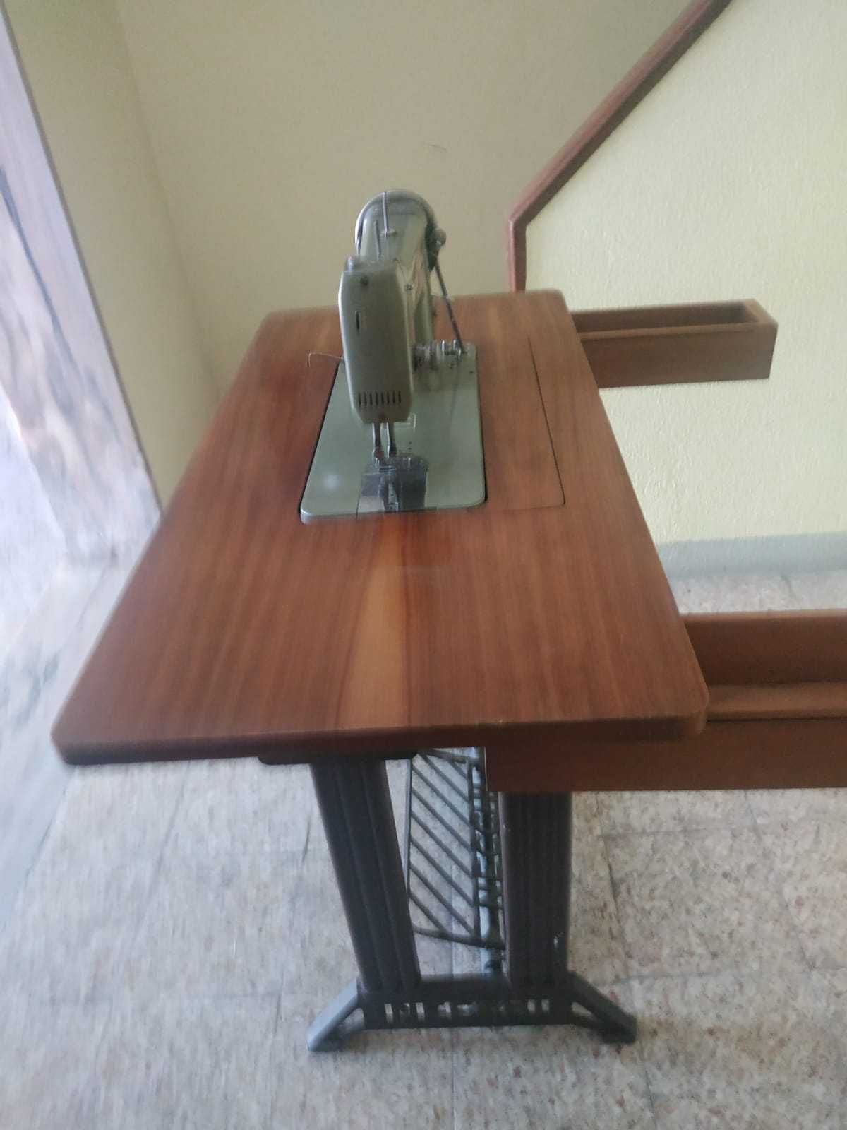 Máquina coser antiga - Necchi Bf Nova