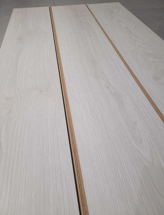 Panele podłogowe SWISS KRONO / KRONOPOL dąb nike 3szt.