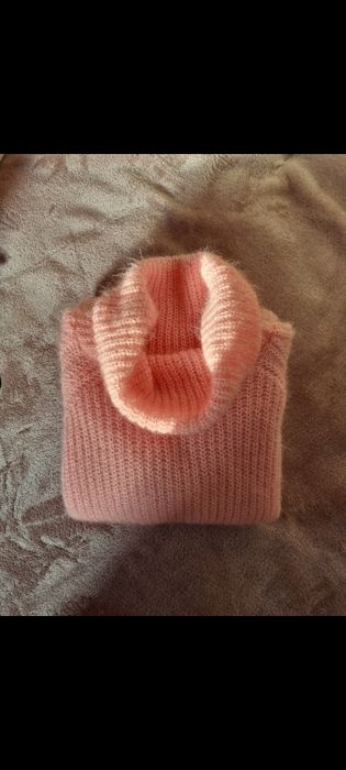 Różowy sweter puszysty kaszmirowy pudrowy róż pastelowy 38 M