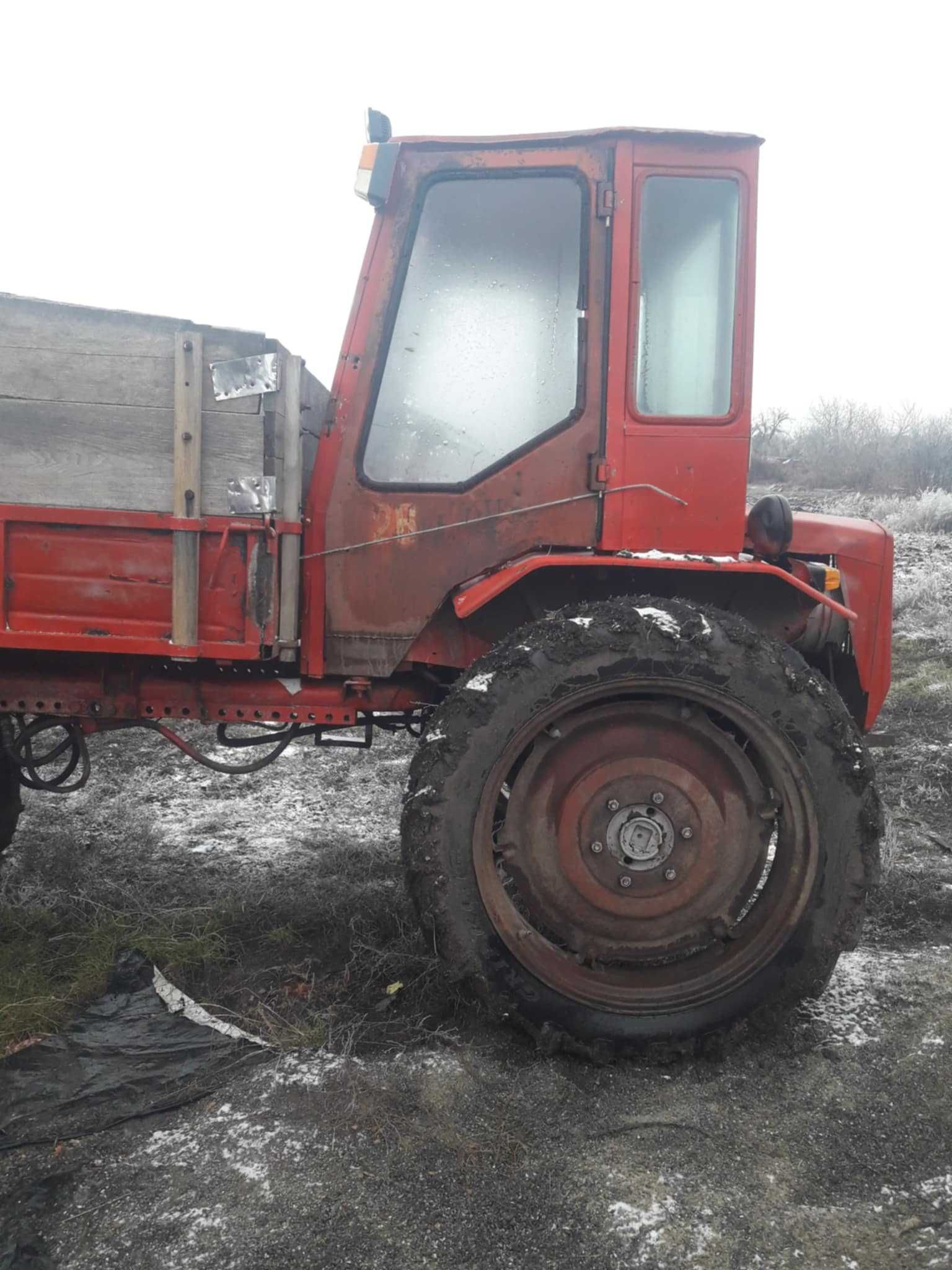 Продам трактор т-16