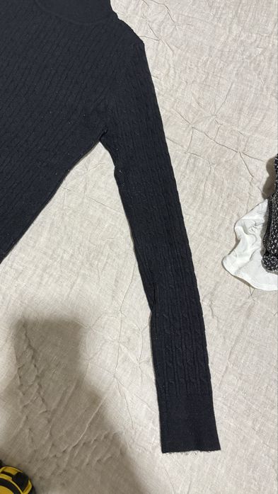 Camisola preta de gola