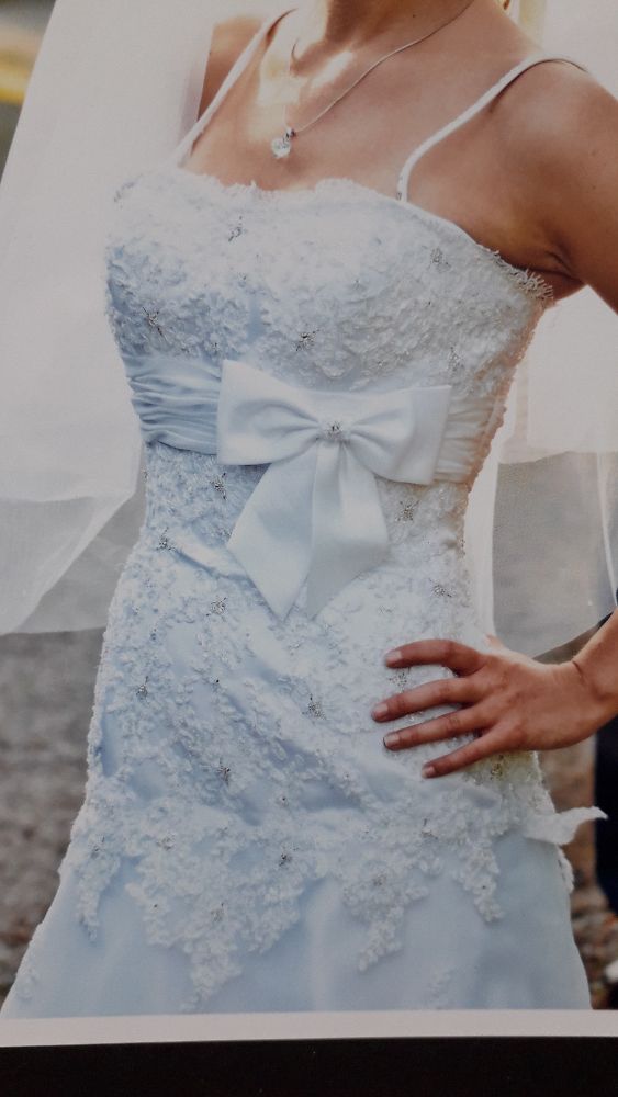 Biała suknia ślubna z podpinanym trenem