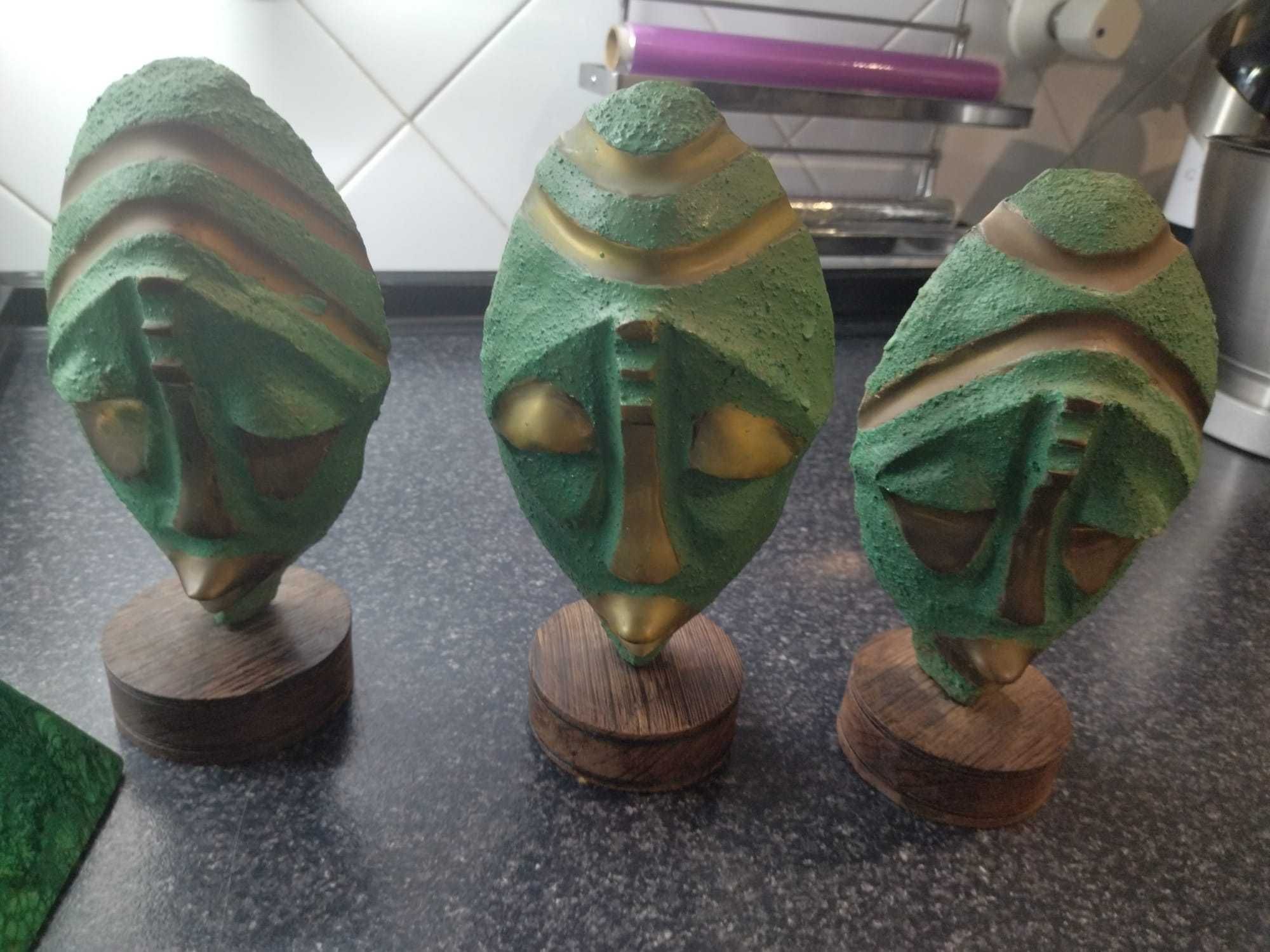 Artesanato antigo do Zaire (pirâmide vendida)