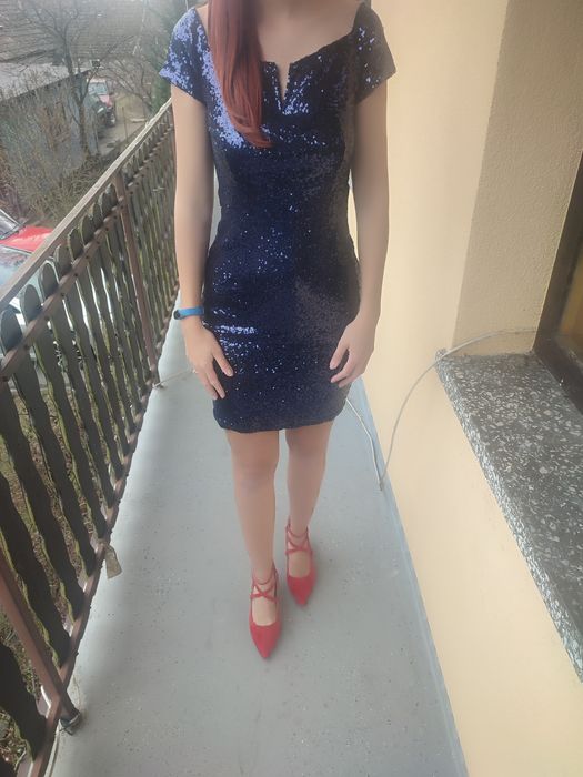 Piękna sukienka cekinowa roz S\M