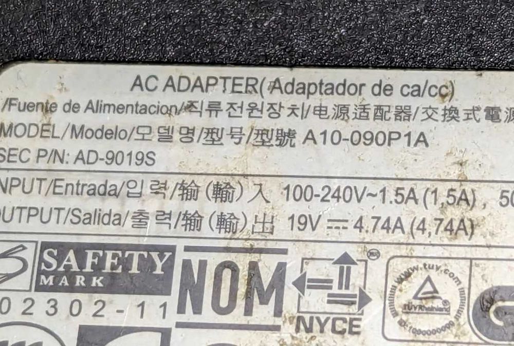 Блок питания  AD-9019S
Штекер 3pin с иглой  для ноутбука 90W 19v 4.74A
