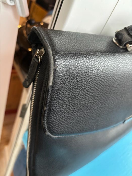 Шкіряний портфель з потертостями