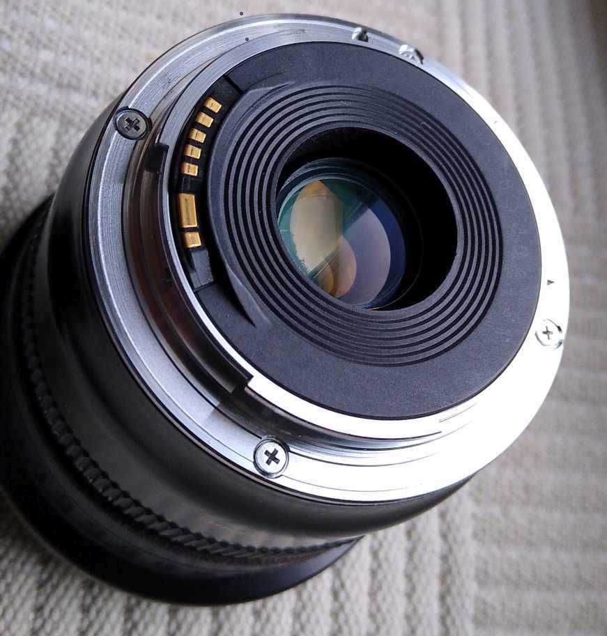 Canon 20-35mm f/3.5-4.5 USM