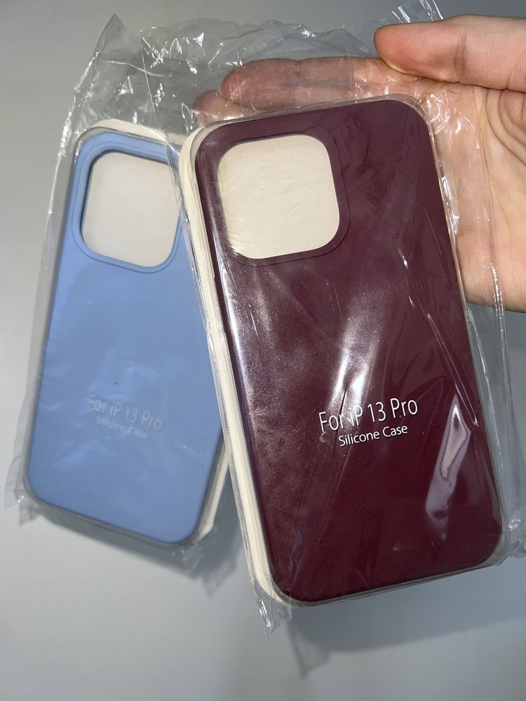 Чехол на iPhone 13 Pro.