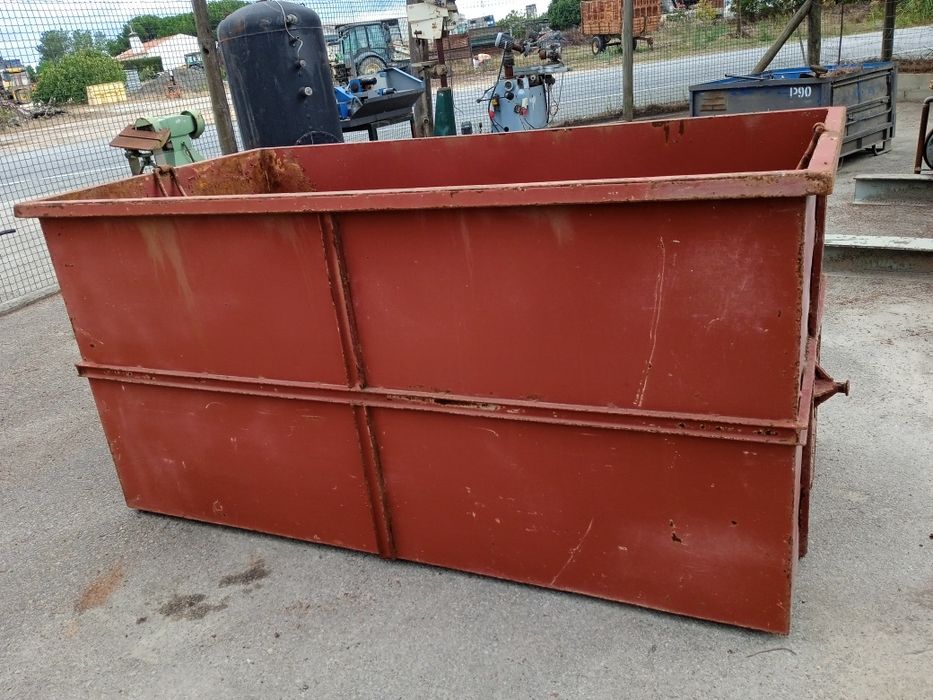 Vende-se tina para uva