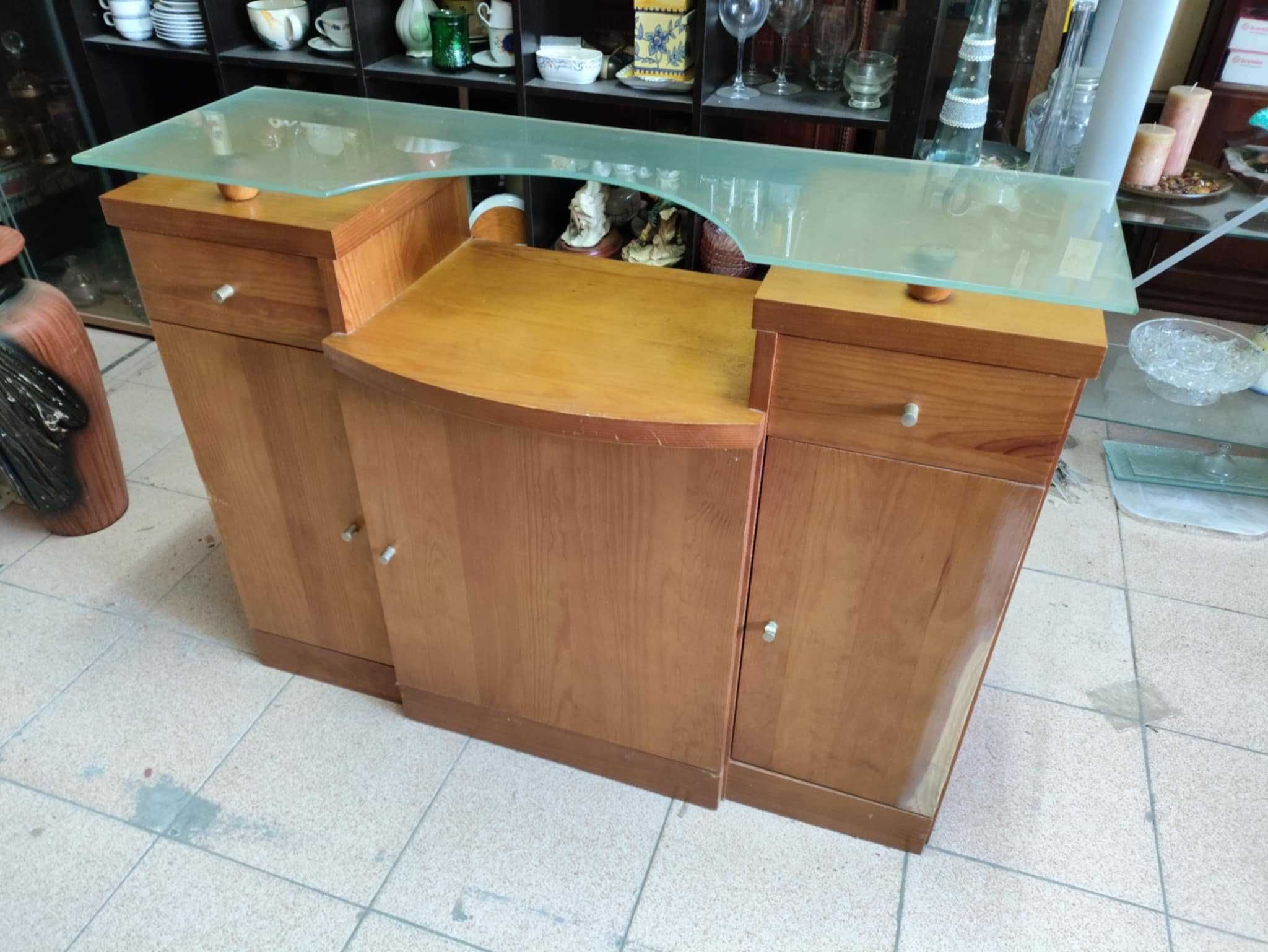 Movel de entrada madeira maciça tampo de vidro a precisar de restauro