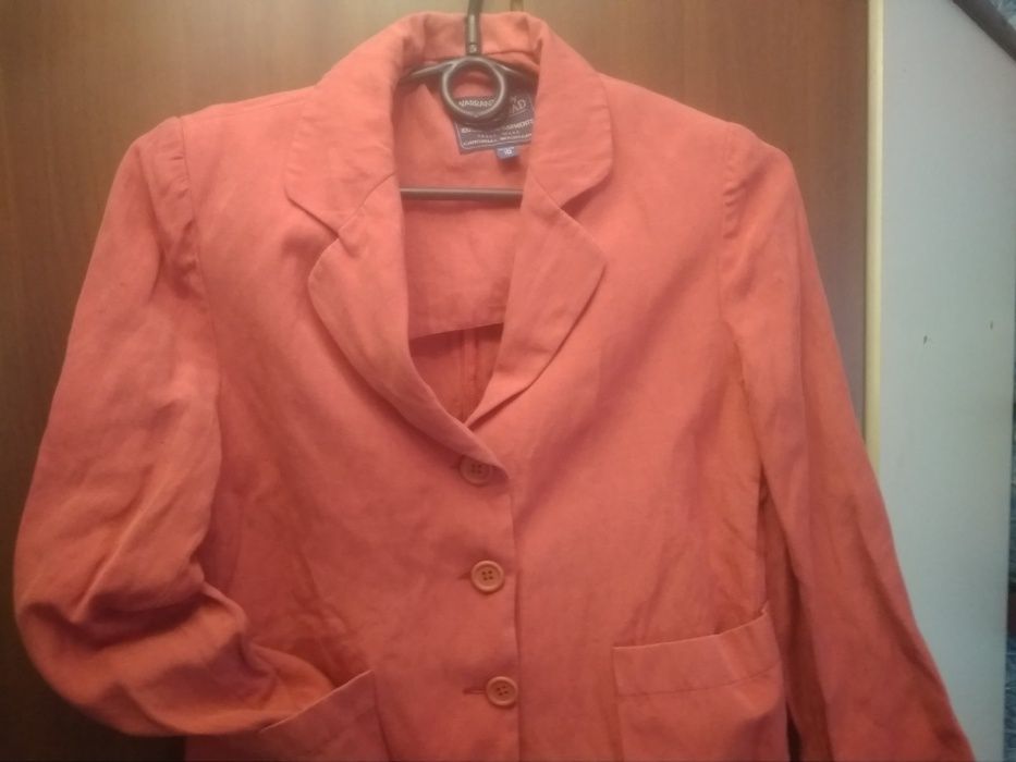 Пиджак кораллового цвета : лен, вискоза.