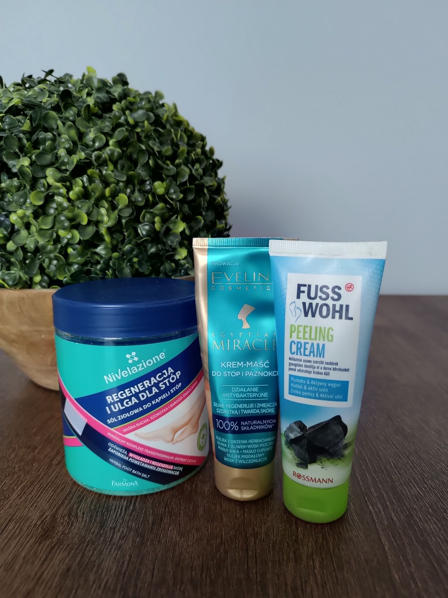 Sól do stóp Nivezione+Krem do stóp Eveline + peeling węglowy