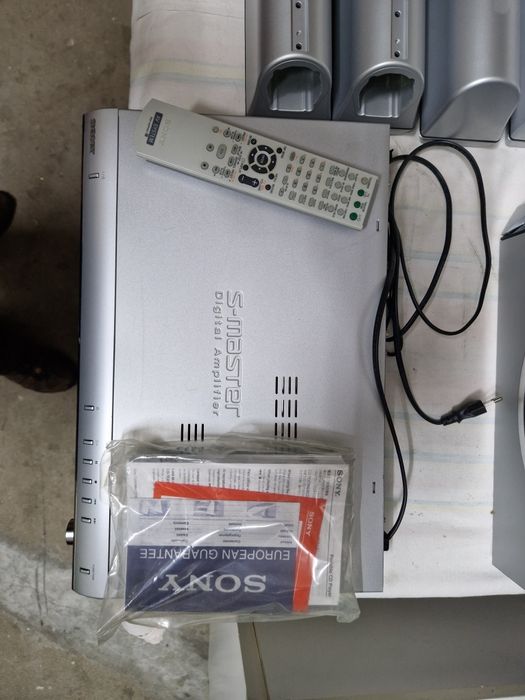 Vendo sistema home Teather Sony, completo, comando remoto e acessórios