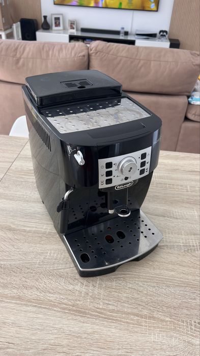 Maquina Café Delonghi Magnifica S Preta